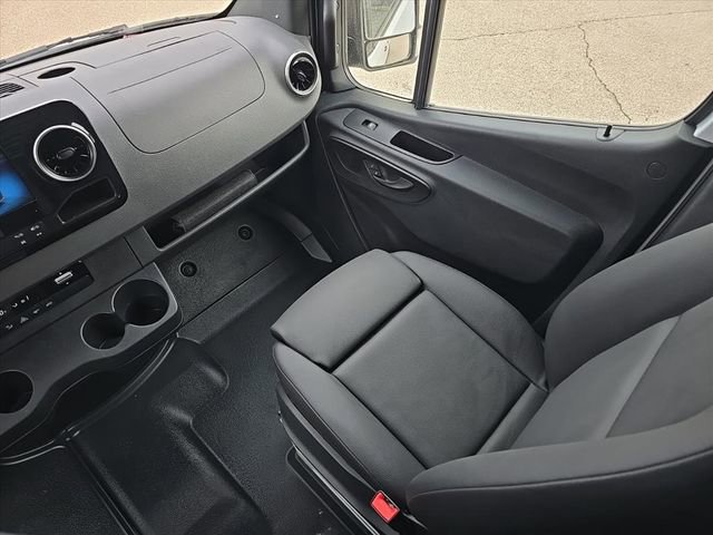 Used 2025 Mercedes-Benz Sprinter 2500 image 22