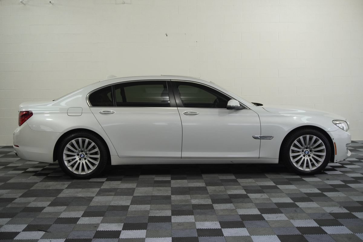 Used 2013 BMW 740Li xDrive w/ Executive Pkg AWD/4WD image 7
