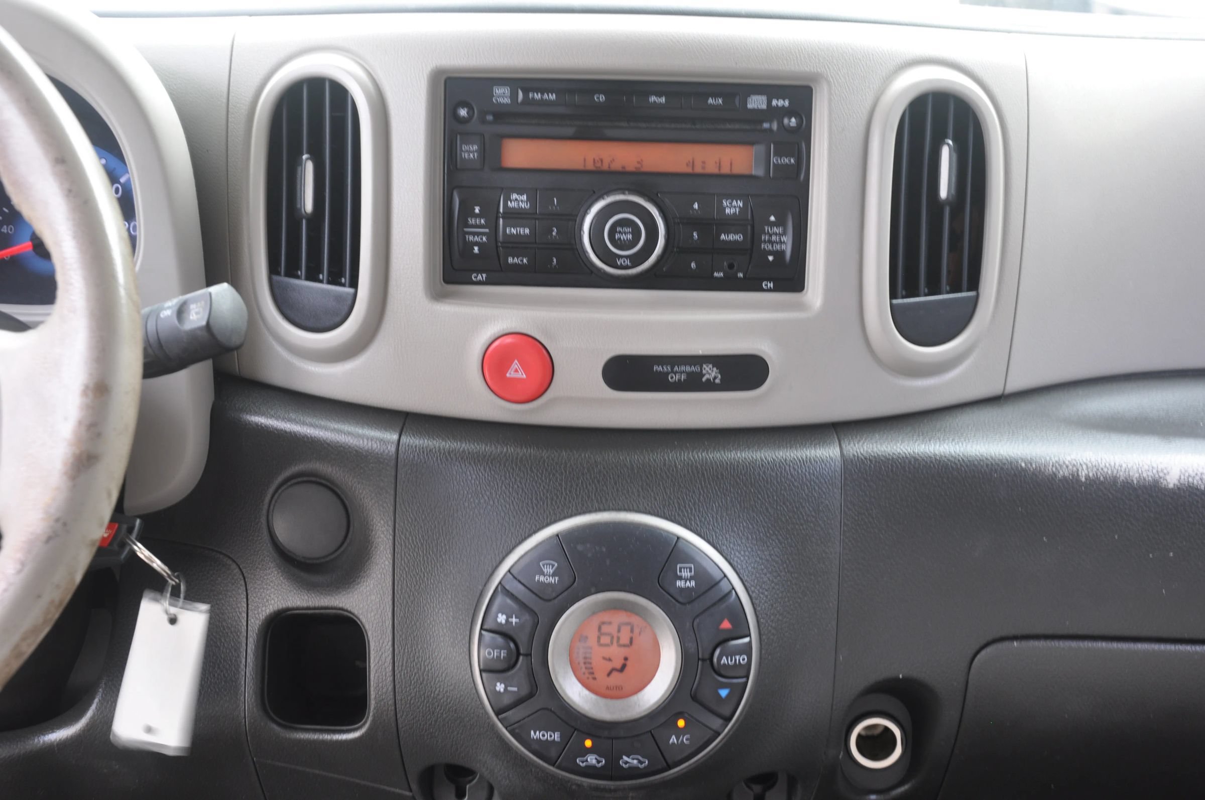 Used 2010 Nissan Cube 1.8 SL w/ Interior Designer Pkg FWD image 18