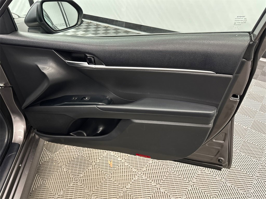 Used 2020 Toyota Camry LE image 15