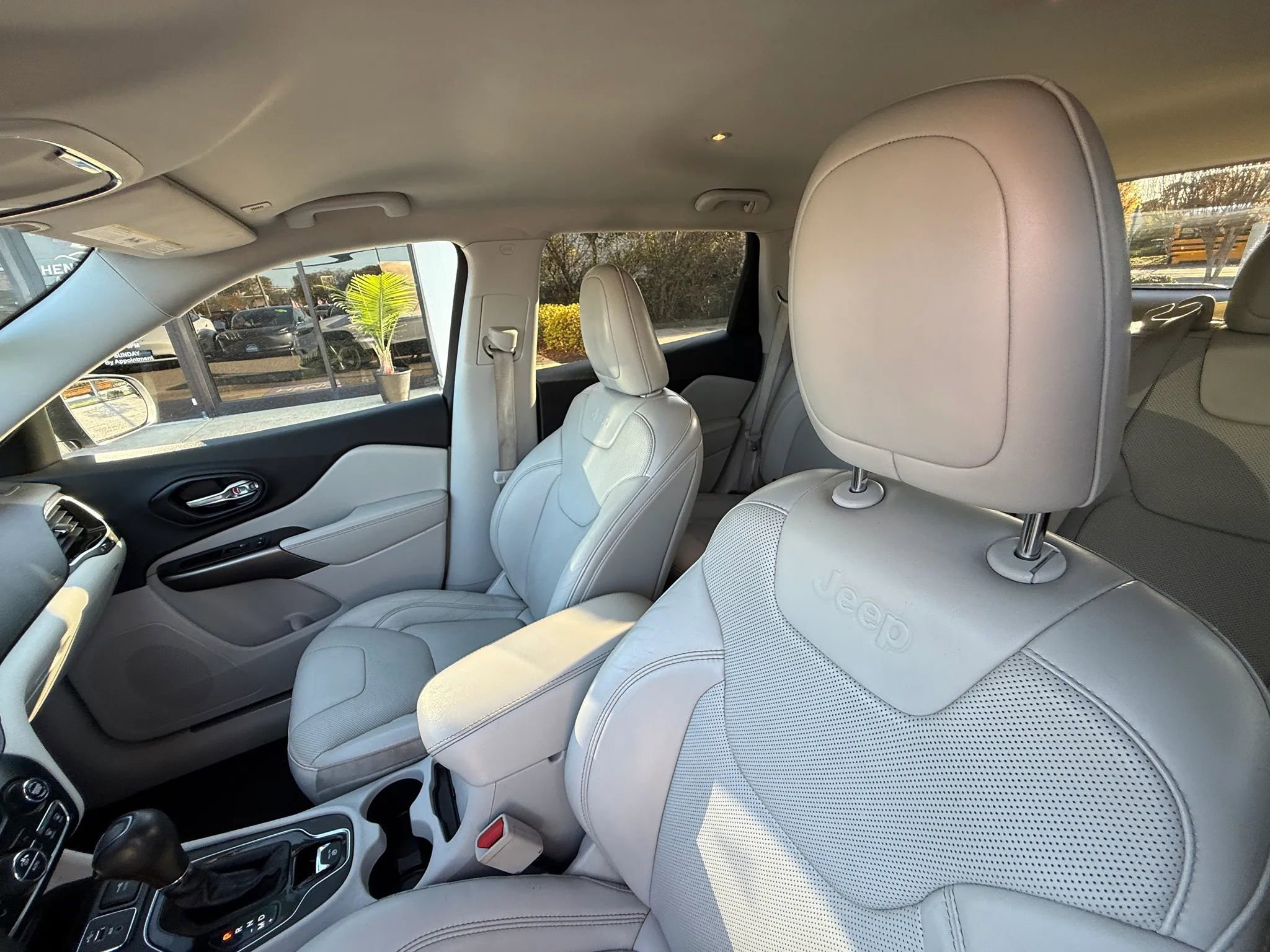 Used 2019 Jeep Cherokee Limited FWD image 38