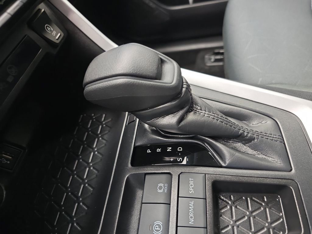 Used 2025 Toyota RAV4 XLE image 29