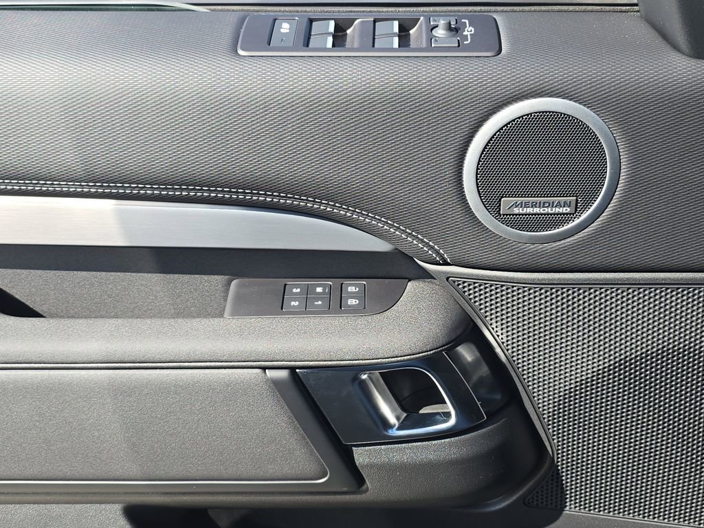 New 2026 Land Rover Discovery Limited Edition image 30