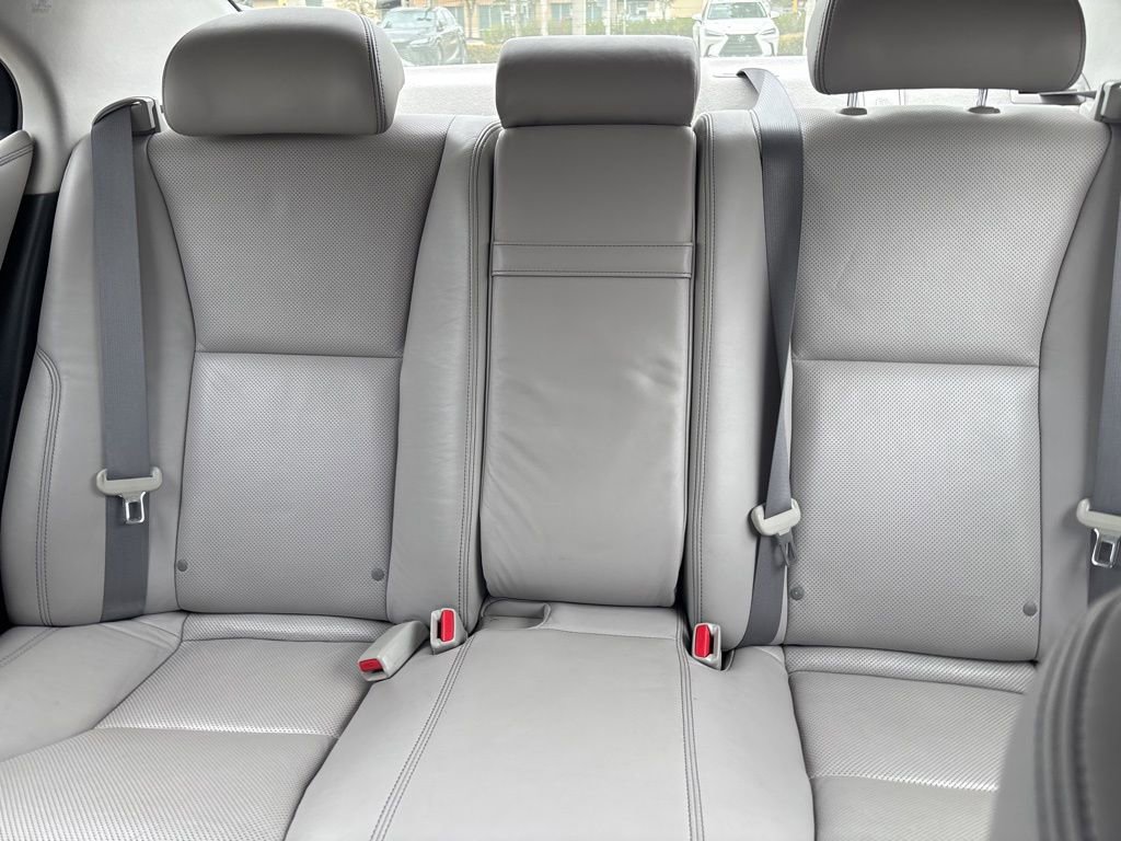 Used 2013 Lexus LS 460 w/ Comfort Pkg image 22