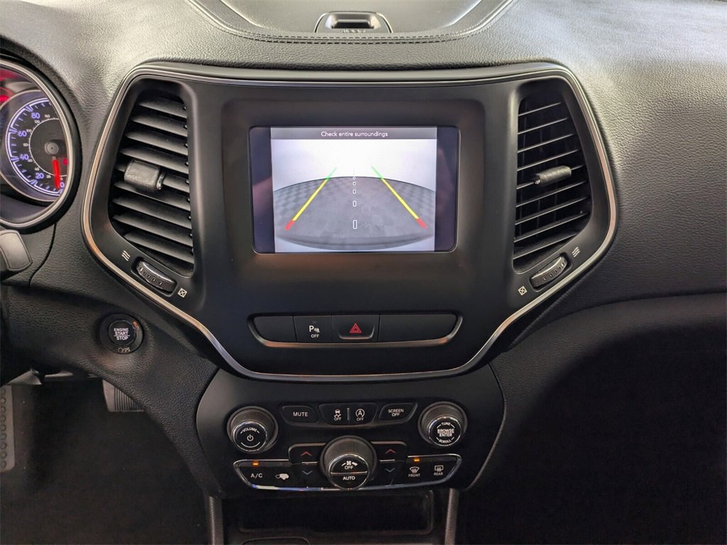 Used 2019 Jeep Cherokee Latitude Plus w/ Comfort/Convenience Group image 24