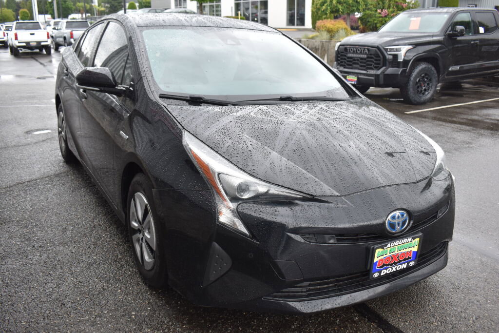 Used 2017 Toyota Prius Two w/ Prius Two Safety Plus Package FWD image 3
