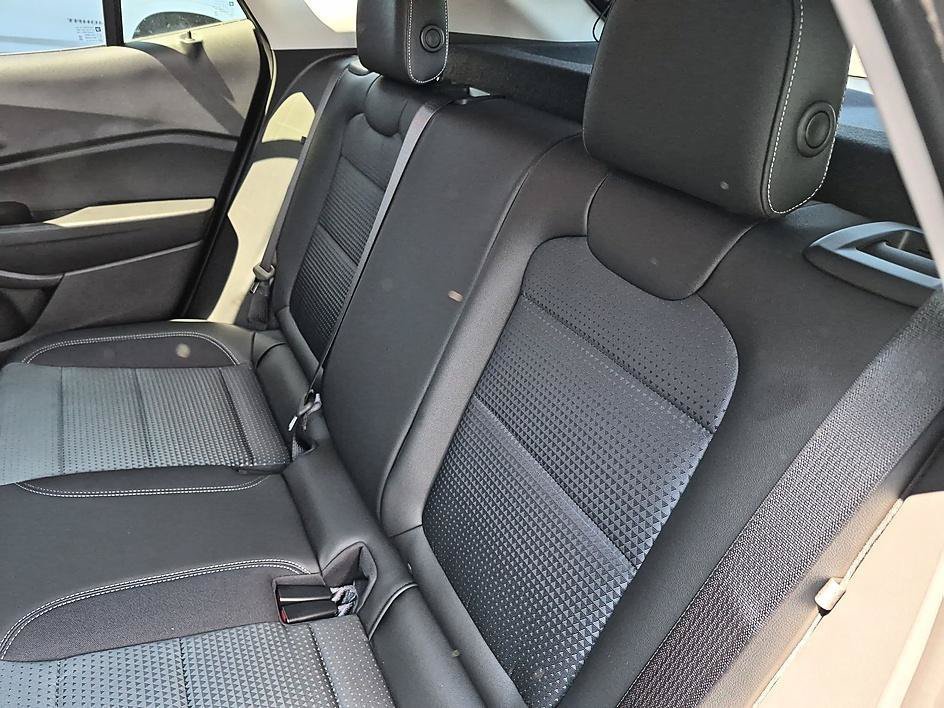 New 2026 Chevrolet Trax LT w/ LT Convenience Package FWD image 28