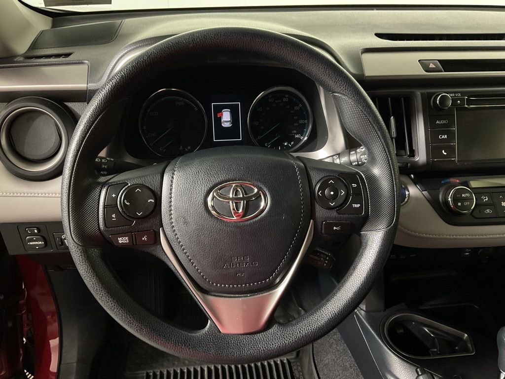 Used 2018 Toyota RAV4 LE AWD/4WD image 25