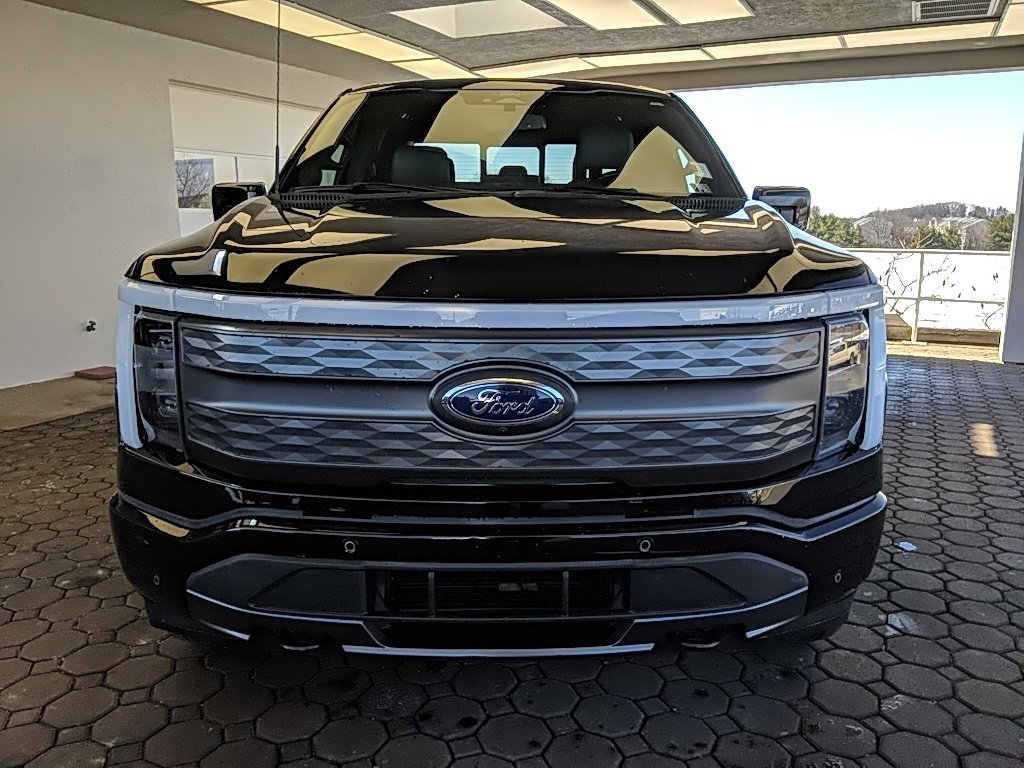 Used 2022 Ford F150 Lightning Lariat image 2