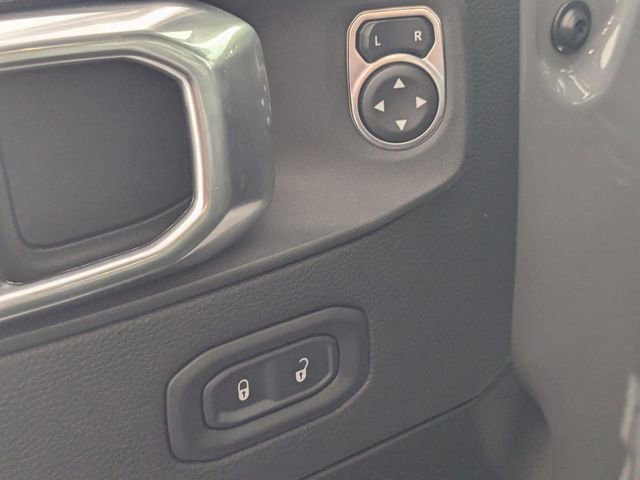 Used 2022 Jeep Wrangler Unlimited Rubicon w/ Trailer Tow Package image 11