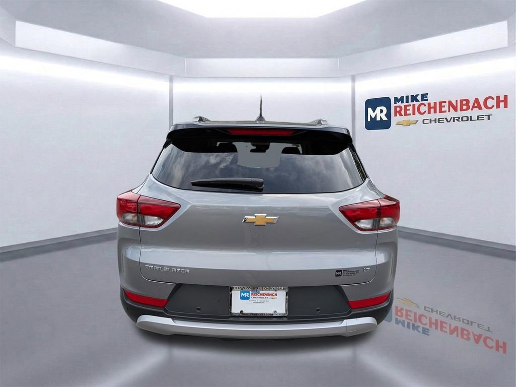 Used 2024 Chevrolet TrailBlazer LT w/ Driver Confidence Package image 5