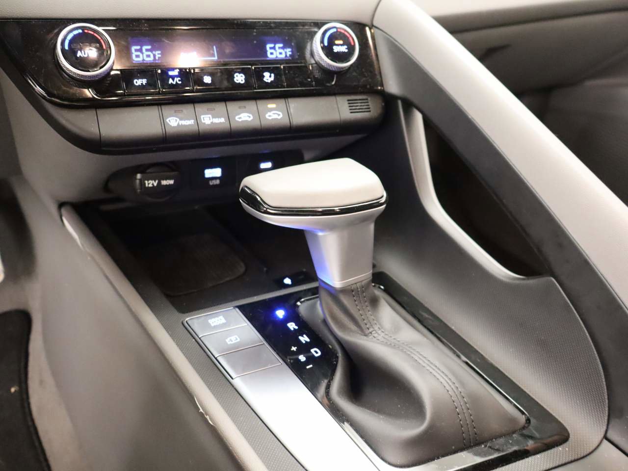 Used 2025 Hyundai Elantra Sport image 9