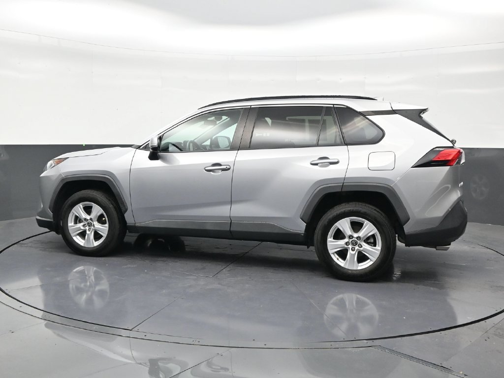 Used 2021 Toyota RAV4 XLE w/ Convenience Package FWD image 2