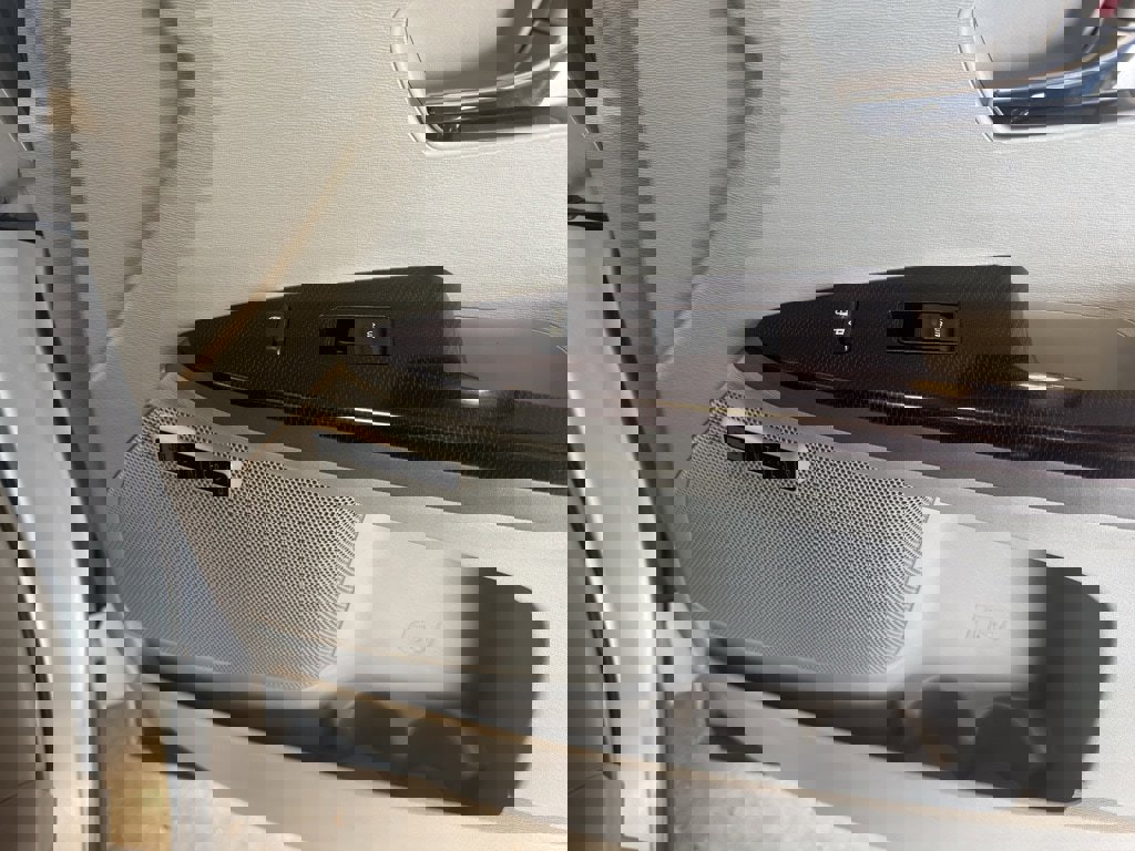 Used 2010 Toyota Venza image 16