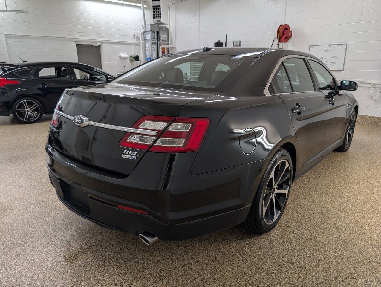 Used 2014 Ford Taurus SEL w/ Equipment Group 201A image 4