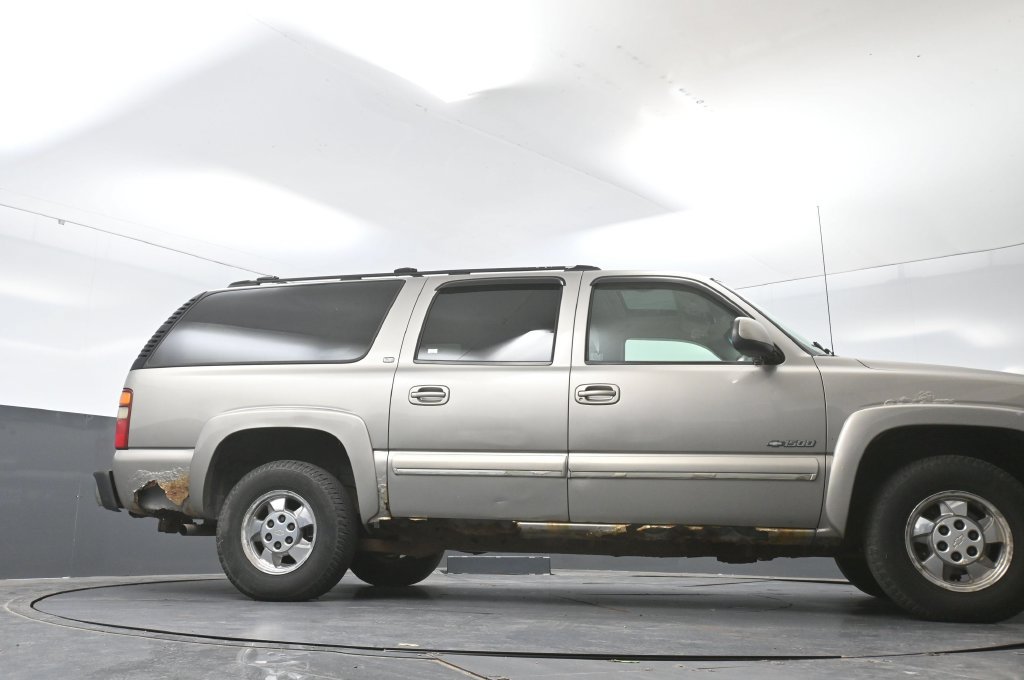 Used 2000 Chevrolet Suburban LT w/ LT Preferred Equipment Group AWD/4WD image 45