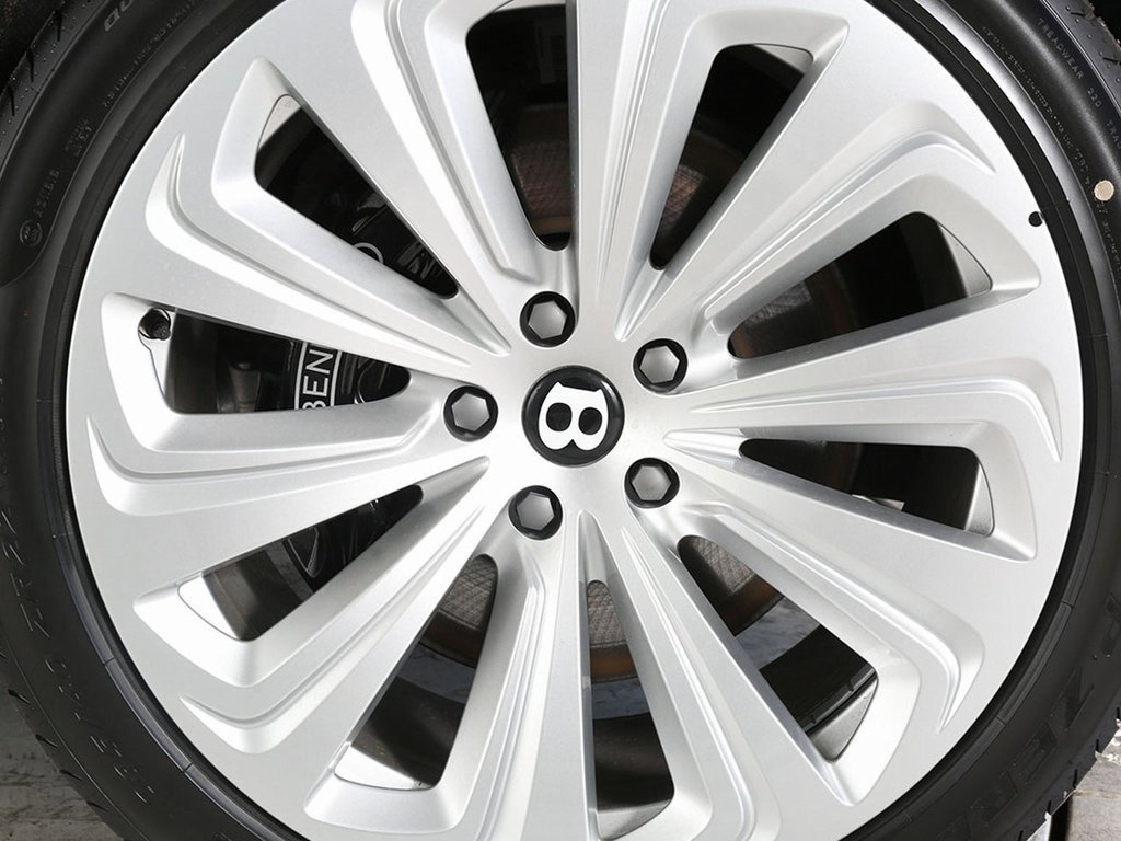 Certified 2025 Bentley Bentayga image 6