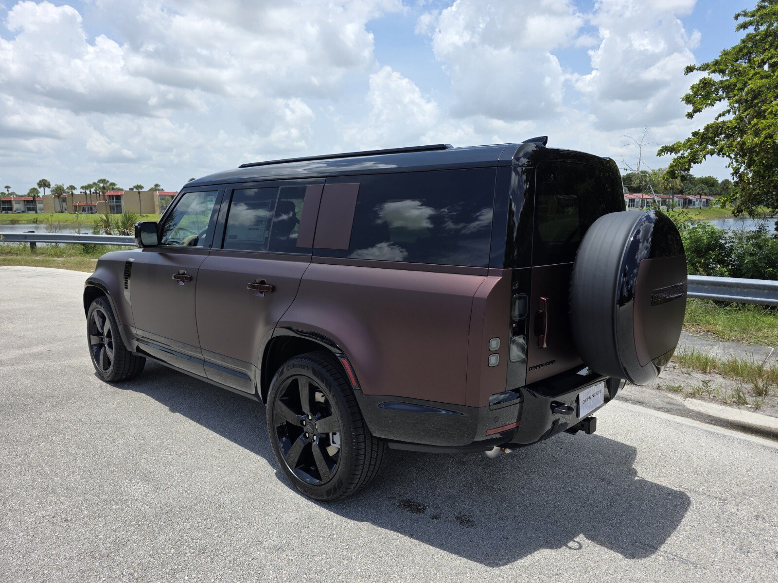 New 2026 Land Rover Defender 130 X-Dynamic SE AWD/4WD image 2