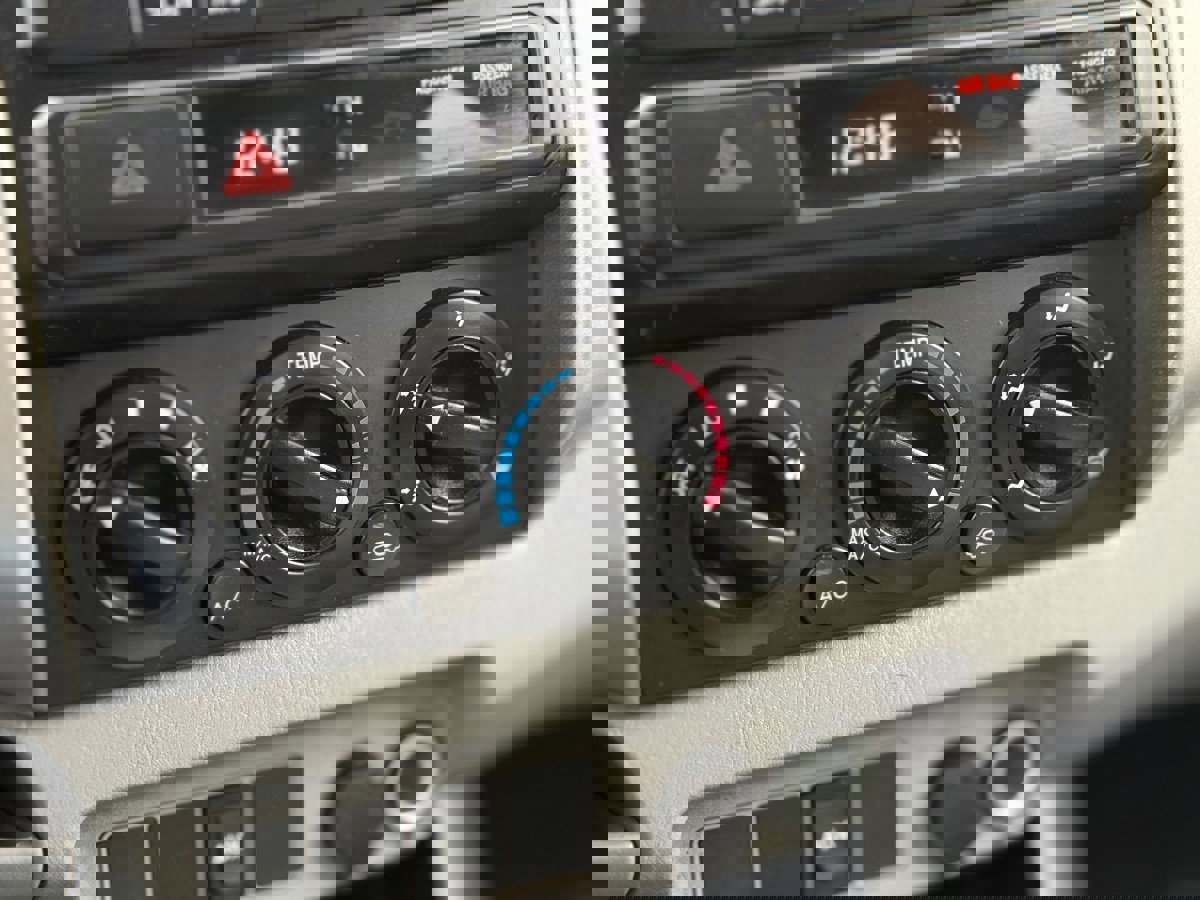 Used 2012 Toyota Tacoma 4x4 Access Cab w/ SR5 Pkg image 22