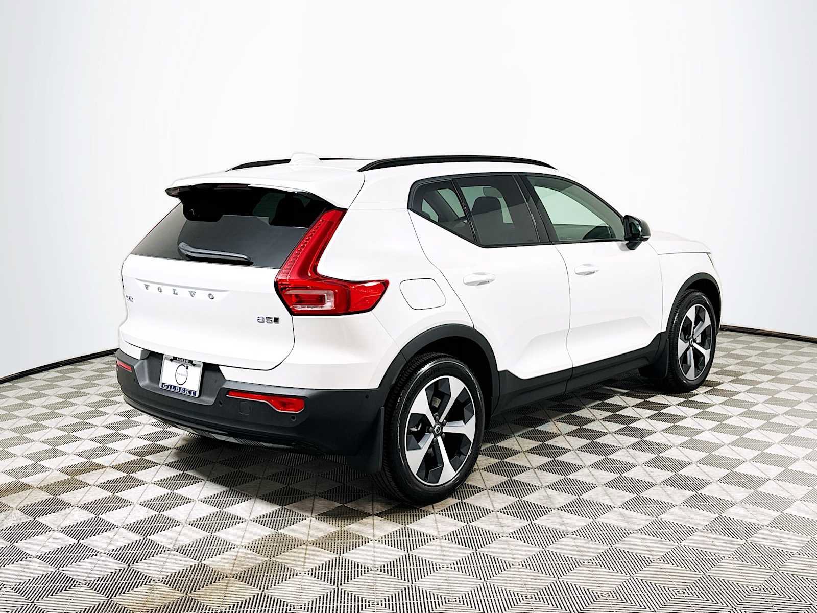 Used 2025 Volvo XC40 B5 Plus w/ Climate Package image 7