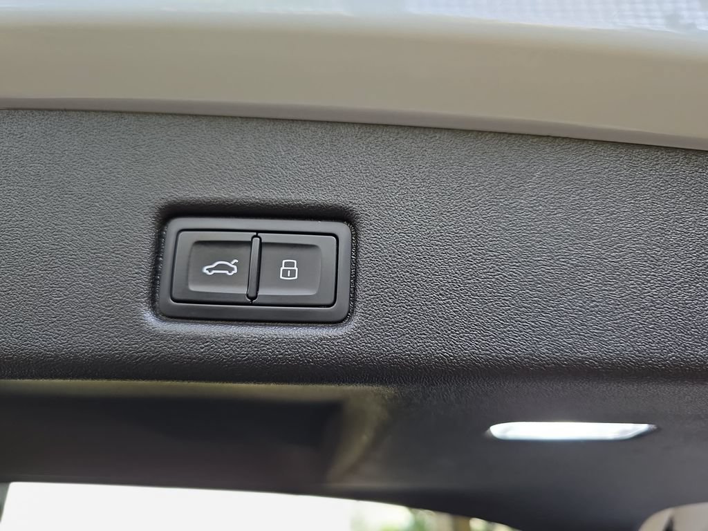 Used 2025 Audi Q5 Prestige AWD/4WD image 16