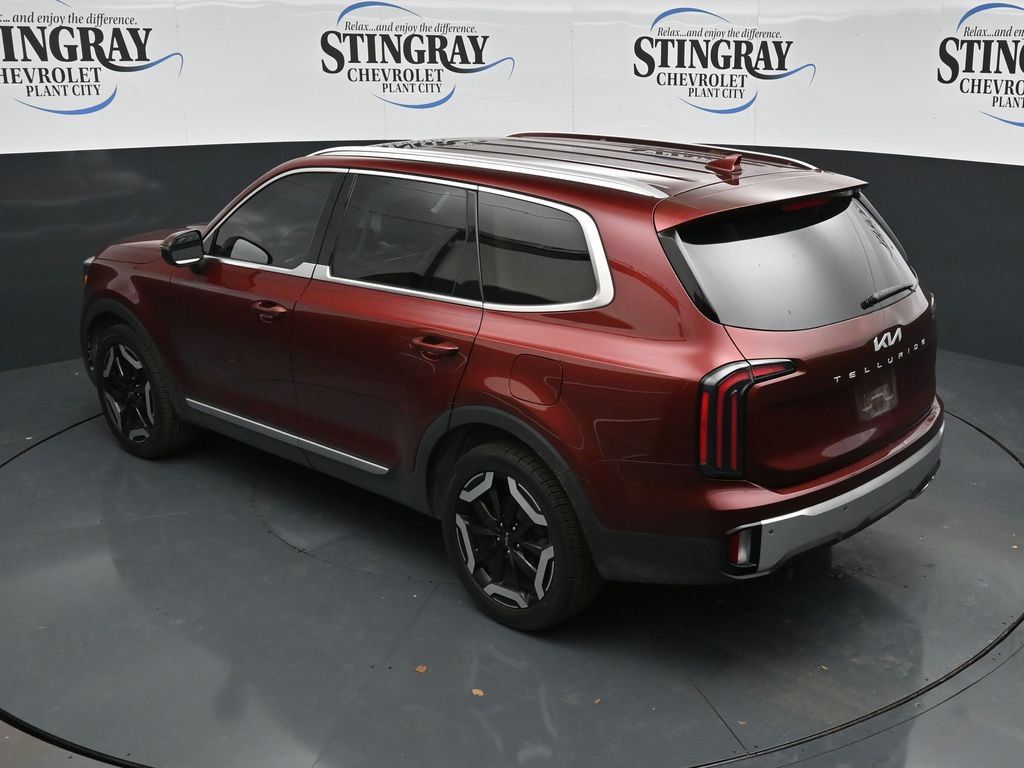 Used 2023 Kia Telluride EX w/ EX Captain's Chair Package FWD image 22