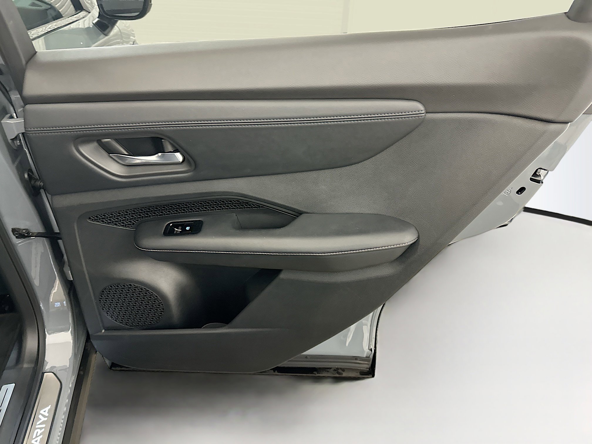 Used 2023 Nissan Ariya AWD image 33