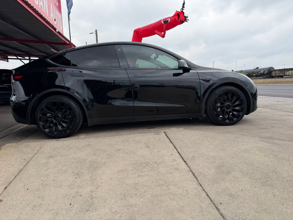 Used 2021 Tesla Model Y Long Range image 10