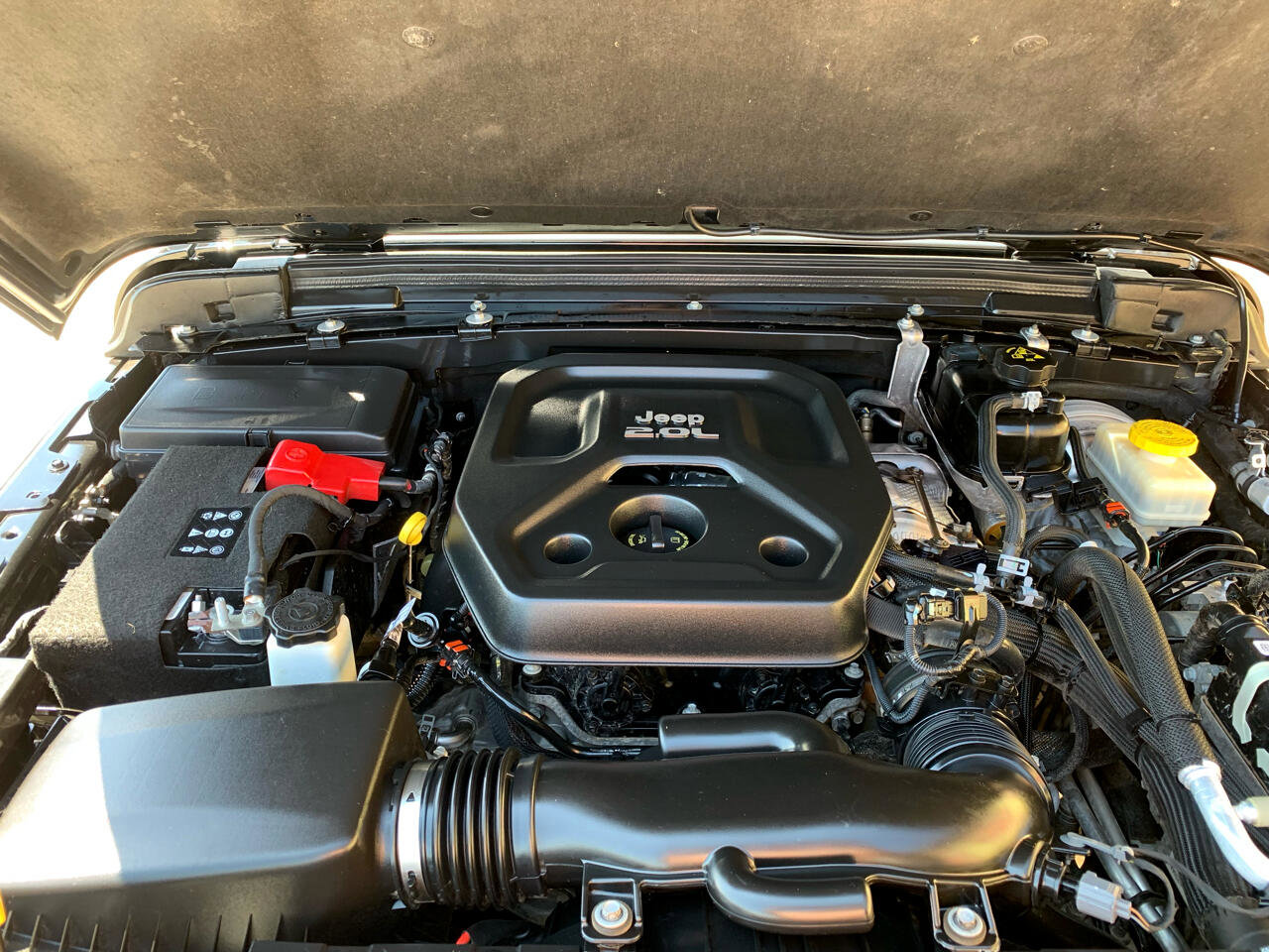 Used 2019 Jeep Wrangler Unlimited Sahara image 9