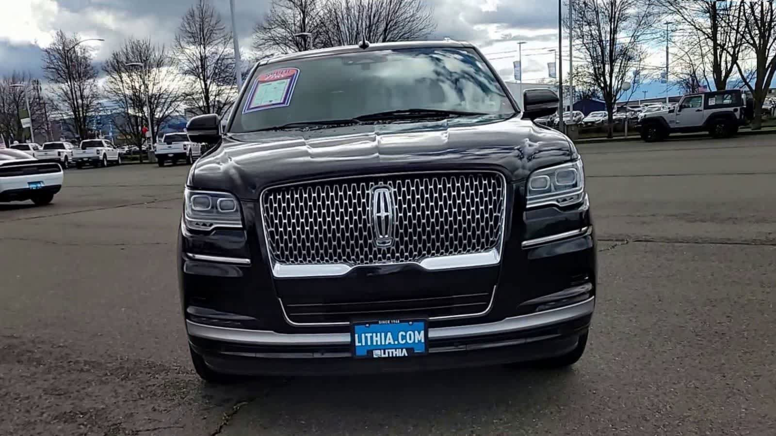 Used 2023 Lincoln Navigator Reserve AWD/4WD image 3