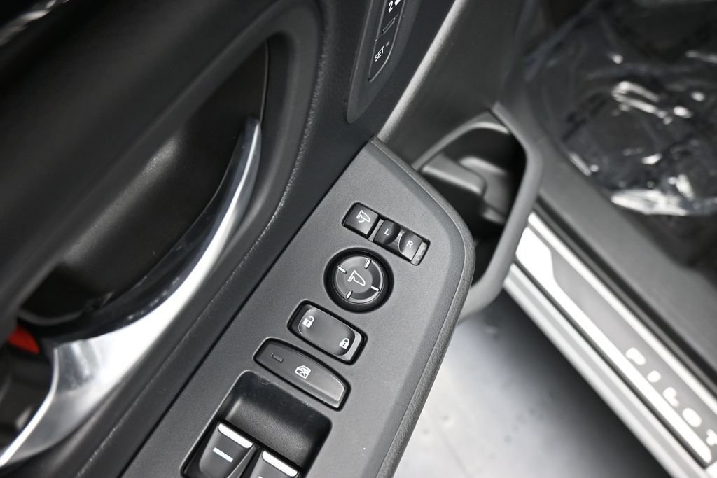 Certified 2025 Honda Pilot TrailSport image 19