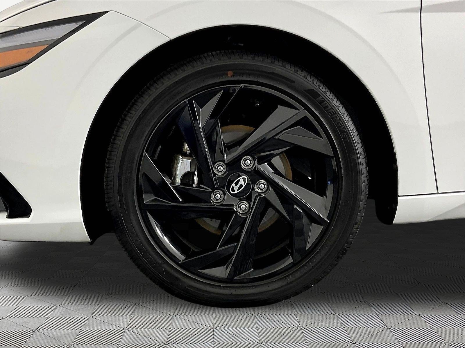 Certified 2026 Hyundai Elantra SEL Sport FWD image 32