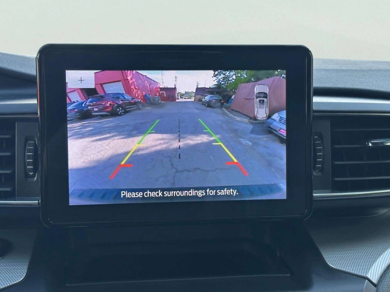 Used 2020 Ford Explorer XLT w/ Equipment Group 202A AWD/4WD image 34