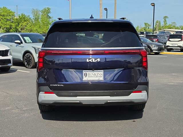 Used 2025 Kia Carnival EX image 8