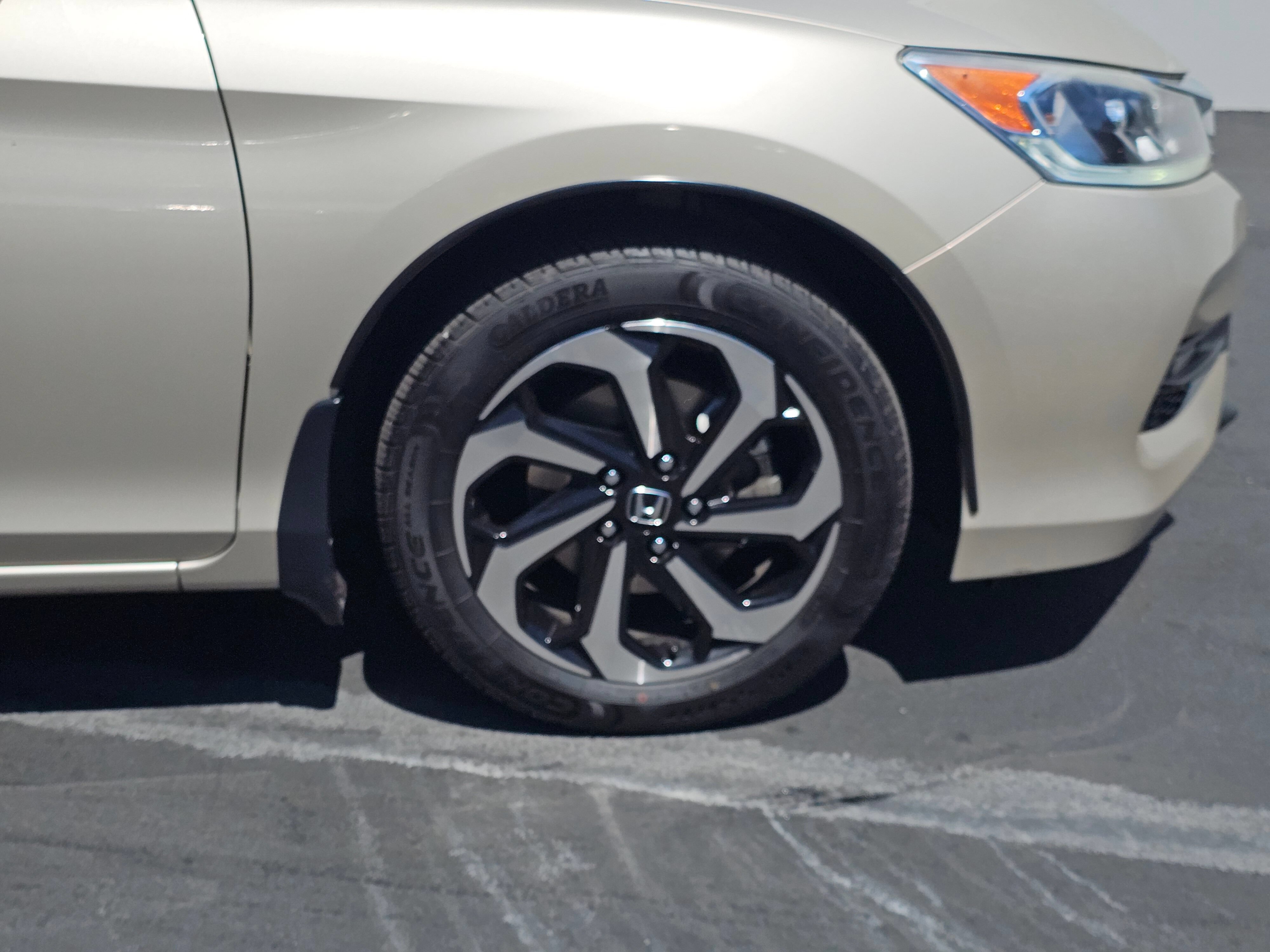 Used 2016 Honda Accord EX image 10