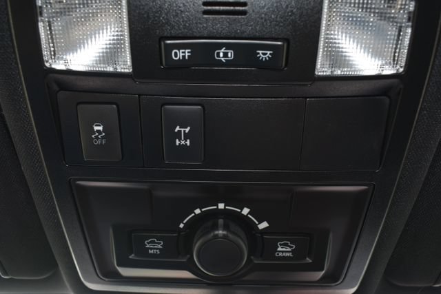 Used 2018 Toyota Tacoma TRD Off-Road w/ Technology Package AWD/4WD image 30