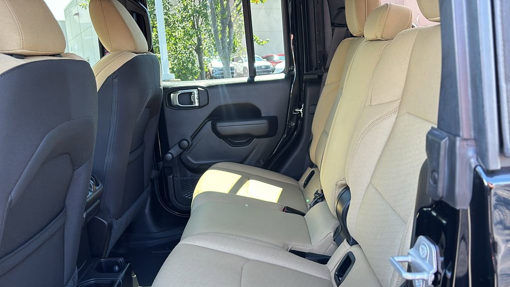 Used 2023 Jeep Gladiator Sport image 29