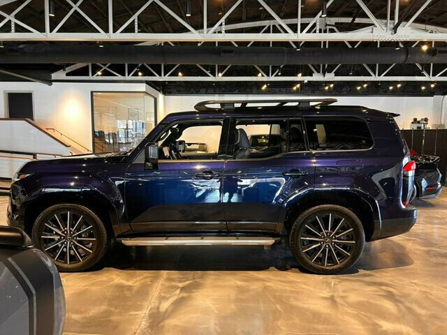 Used 2024 Lexus GX 550 image 2