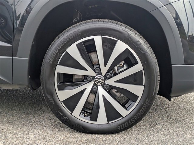 Certified 2022 Volkswagen Taos SE image 11