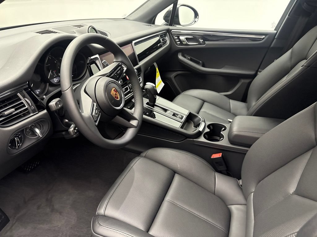 New 2026 Porsche Macan AWD/4WD image 5