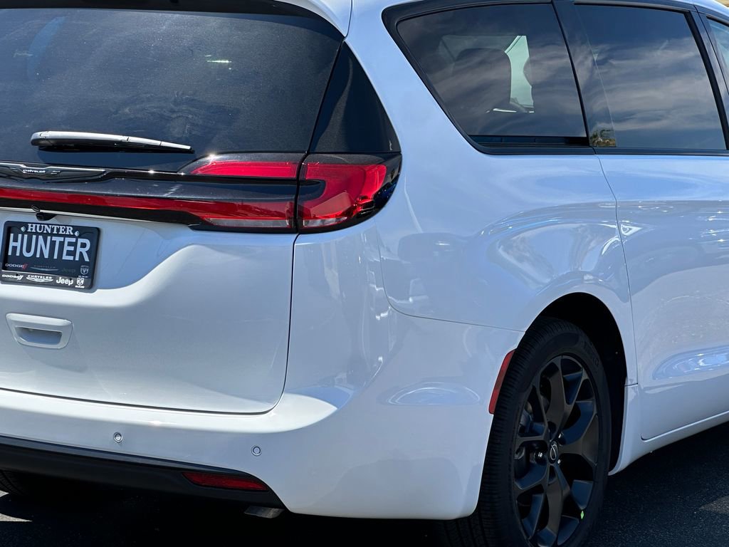 New 2026 Chrysler Pacifica Select FWD image 8