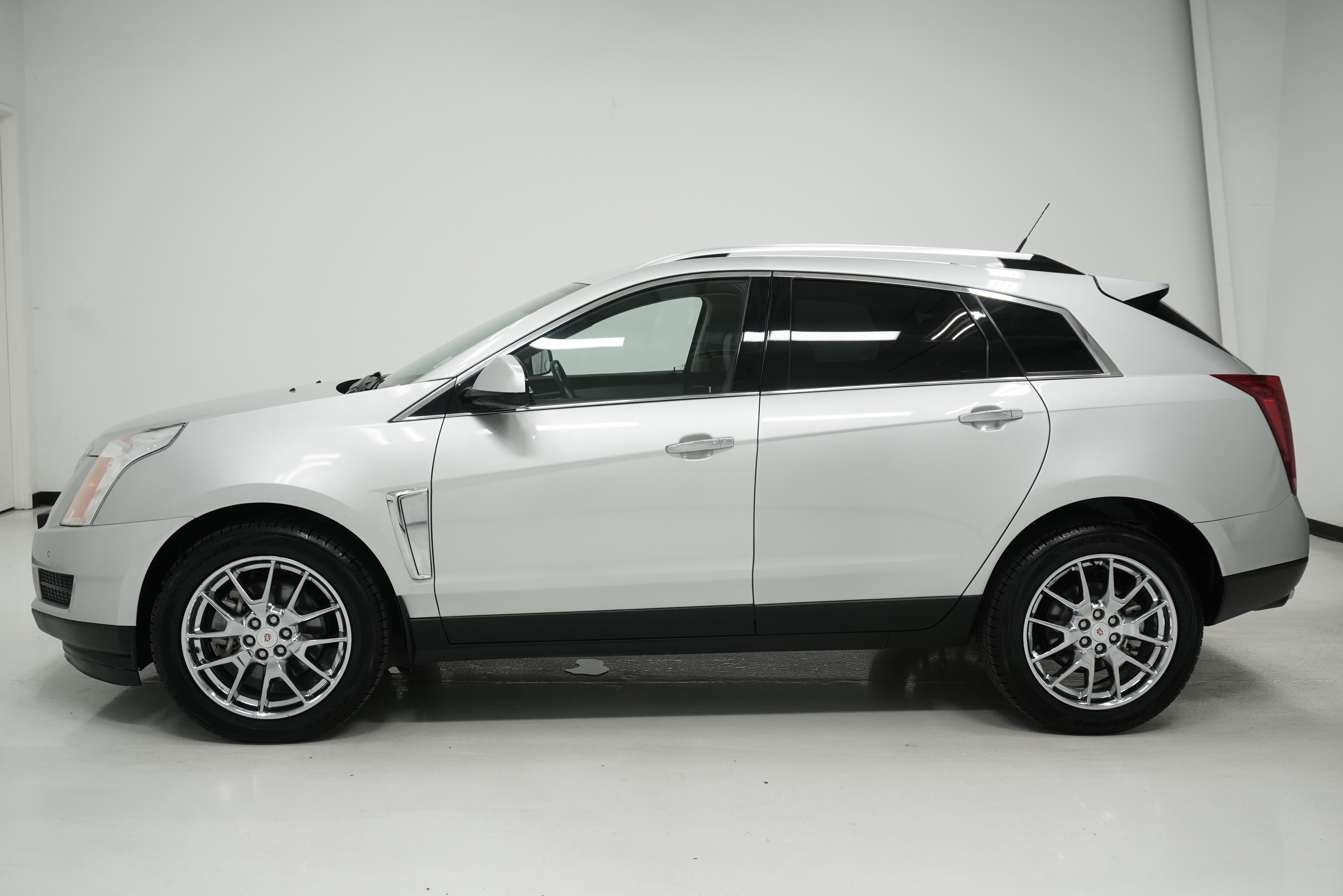 Used 2013 Cadillac SRX Luxury w/ Driver Awareness Package image 7