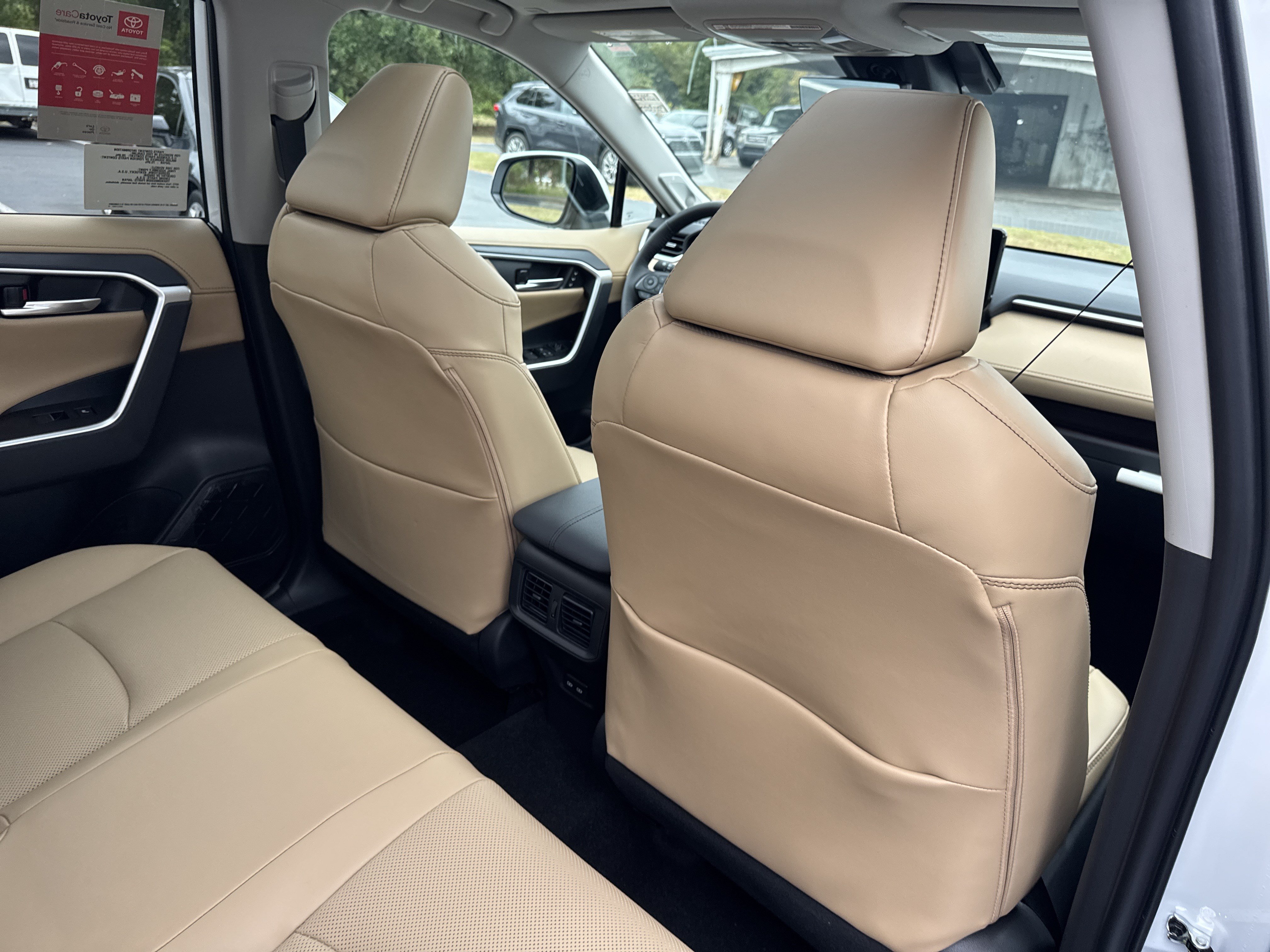 New 2025 Toyota RAV4 Limited w/ Advanced Technology Package AWD/4WD image 31