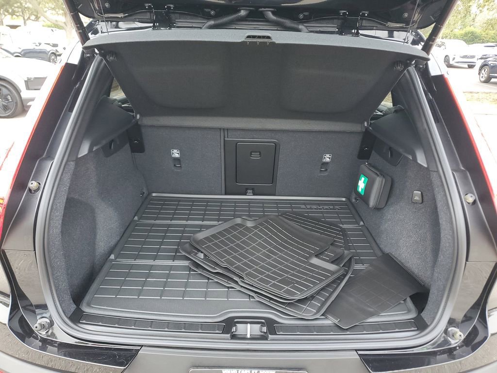 Certified 2026 Volvo XC40 B4 Plus w/ Protection Package Premier image 12