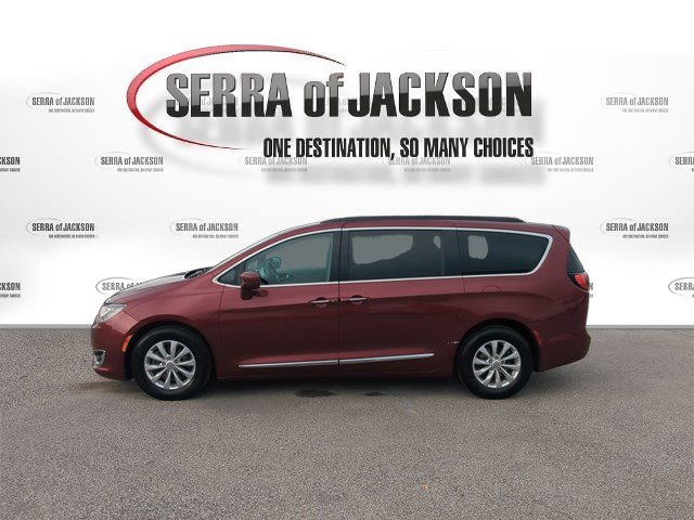 Used 2017 Chrysler Pacifica Touring-L image 5