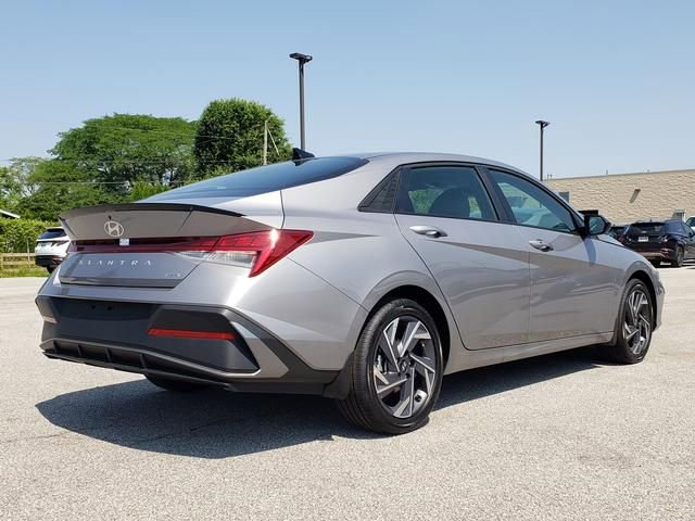 New 2025 Hyundai Elantra SEL image 5