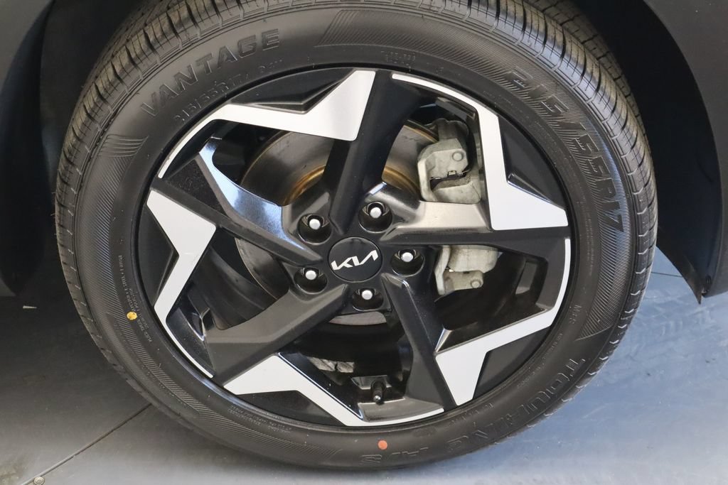 Used 2024 Kia Seltos EX FWD image 10