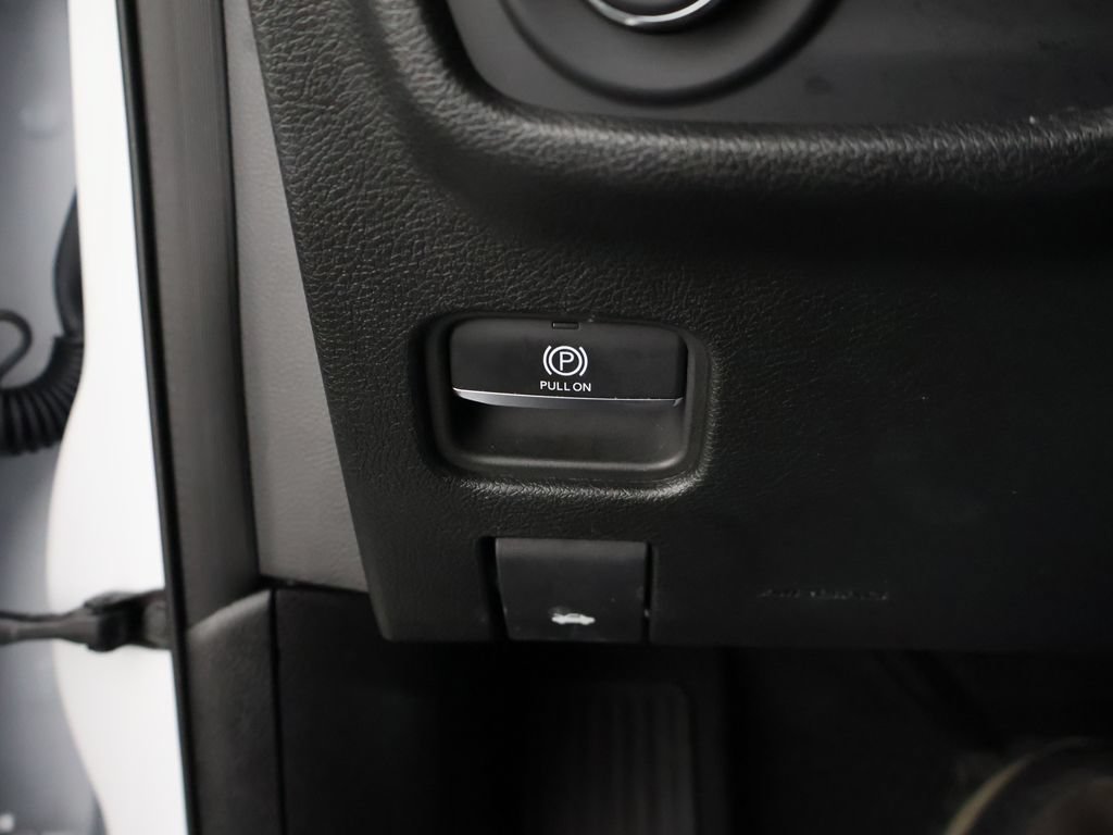 Used 2025 Jeep Grand Cherokee Altitude AWD/4WD image 39