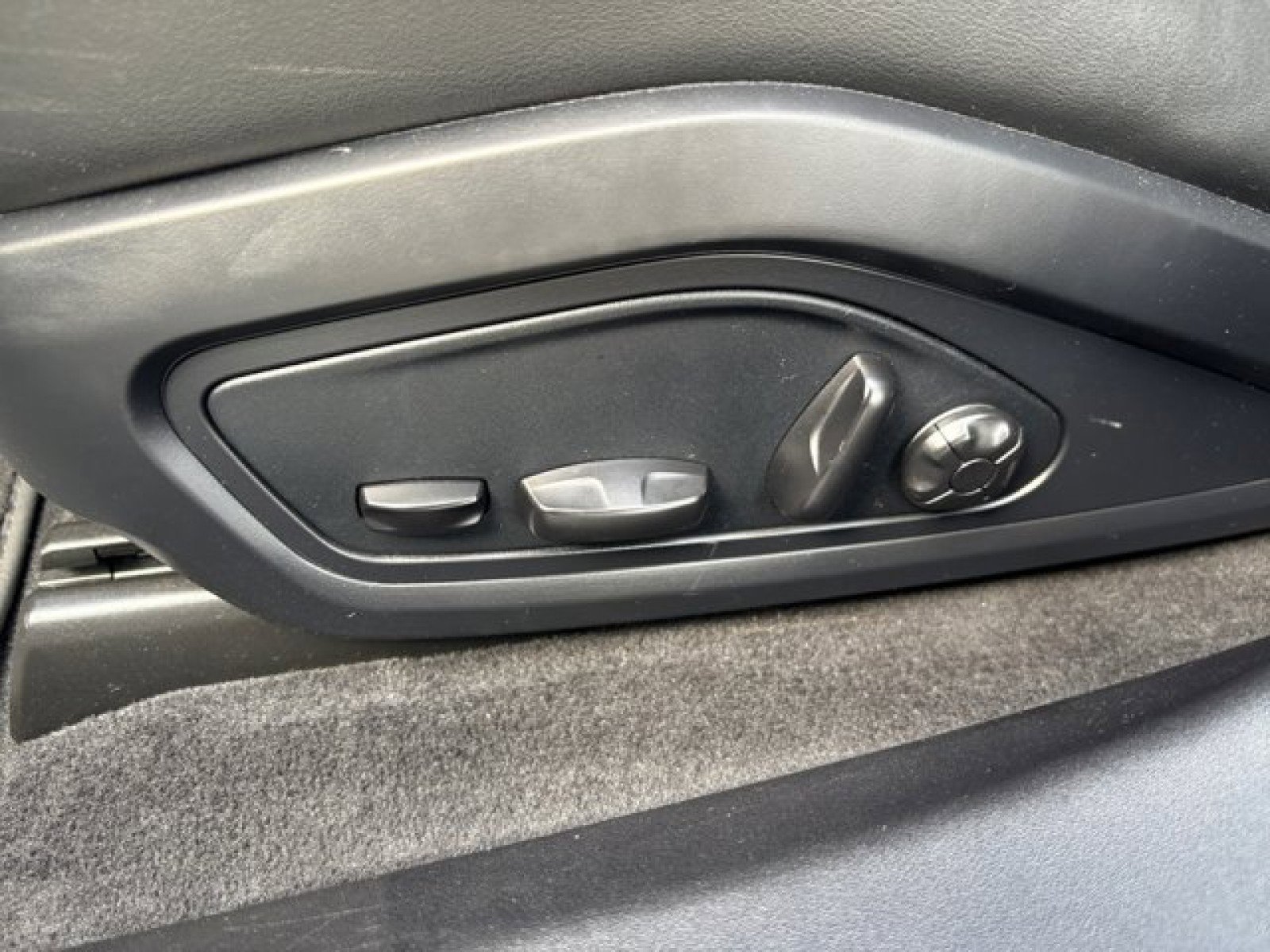 Used 2020 Porsche Taycan 4S w/ Premium Package image 11