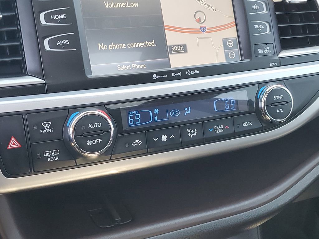 Used 2017 Toyota Highlander XLE AWD/4WD image 21
